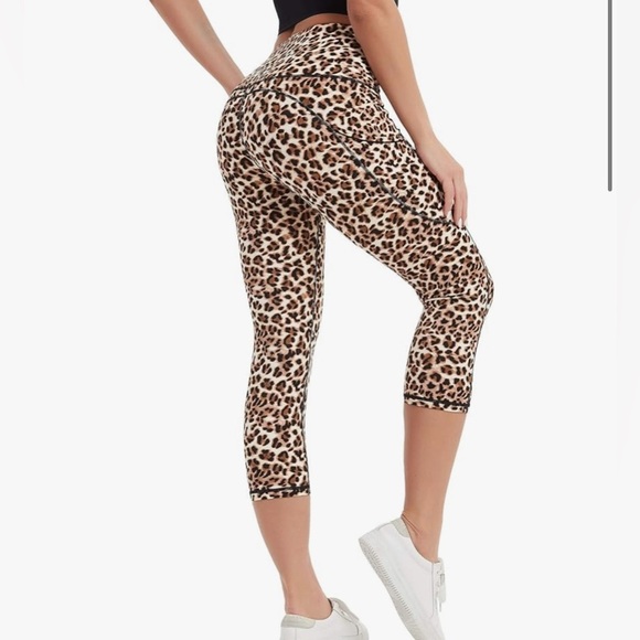 Stelle Capri Leopard Yoga Pants with Pockets Essential High Waisted Size Medium - Picture 2 of 4